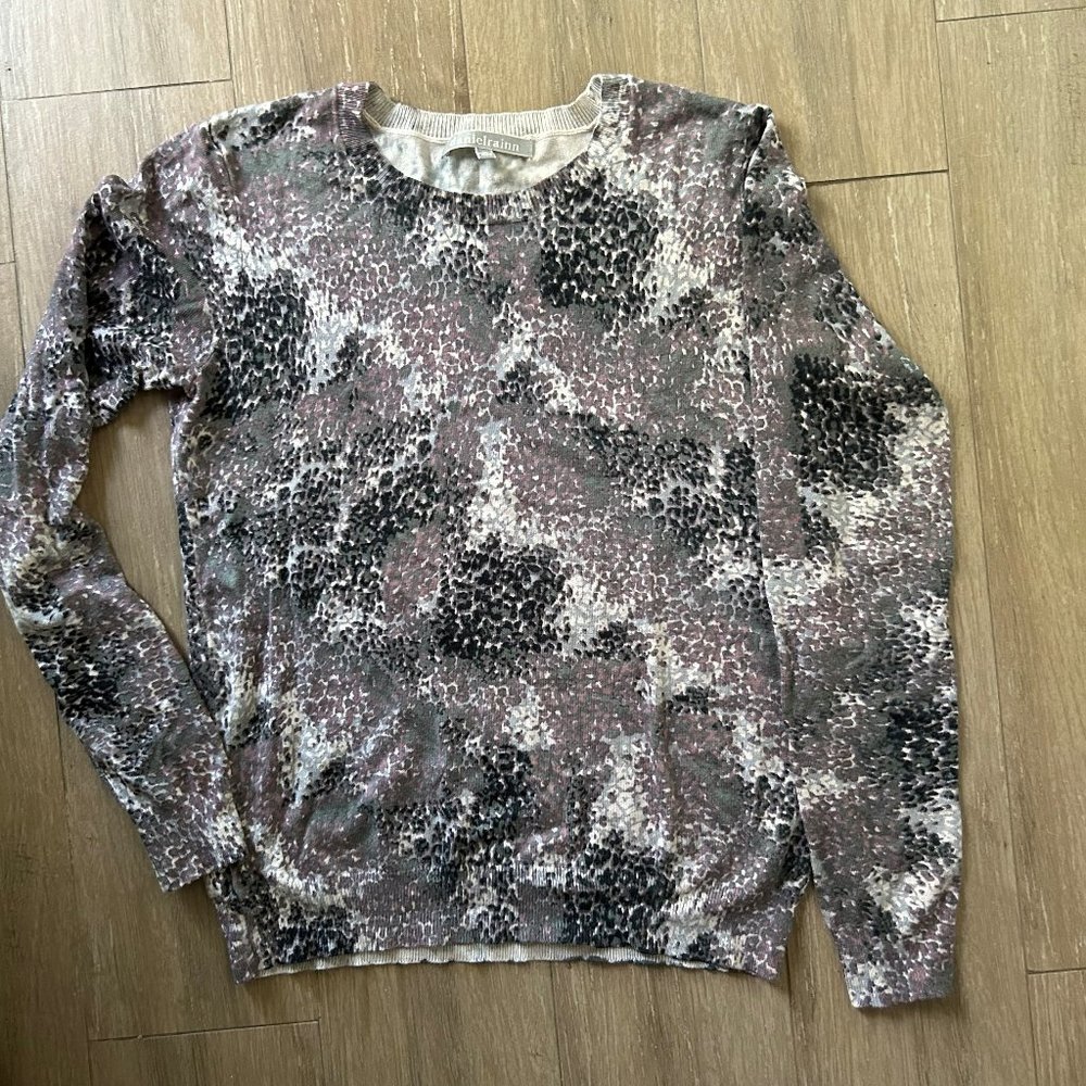 Daniel Rainn light weight sweater